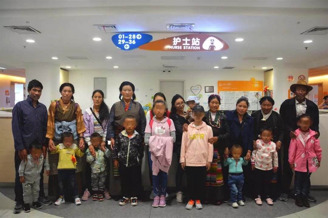 D:\黄佳沁-工作\1、新闻宣传工作\6、院报\2019\399期\1\我院迎来第400例西藏先髋患儿\2019年第7批收治患儿合影.jpg